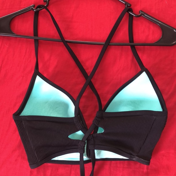 Black V-Wire Bikini Top - Picture 2 of 3